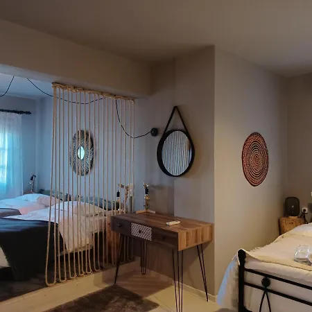 Rinoula's Traditional * Mouresi