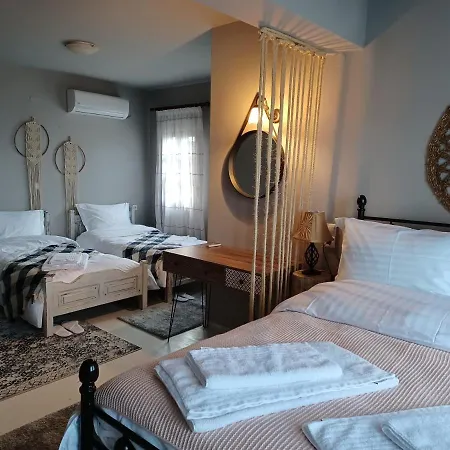 Rinoula's Traditional Mouresi