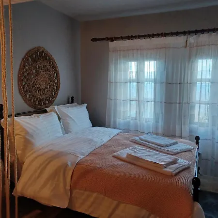 Rinoula's Traditional Apartment